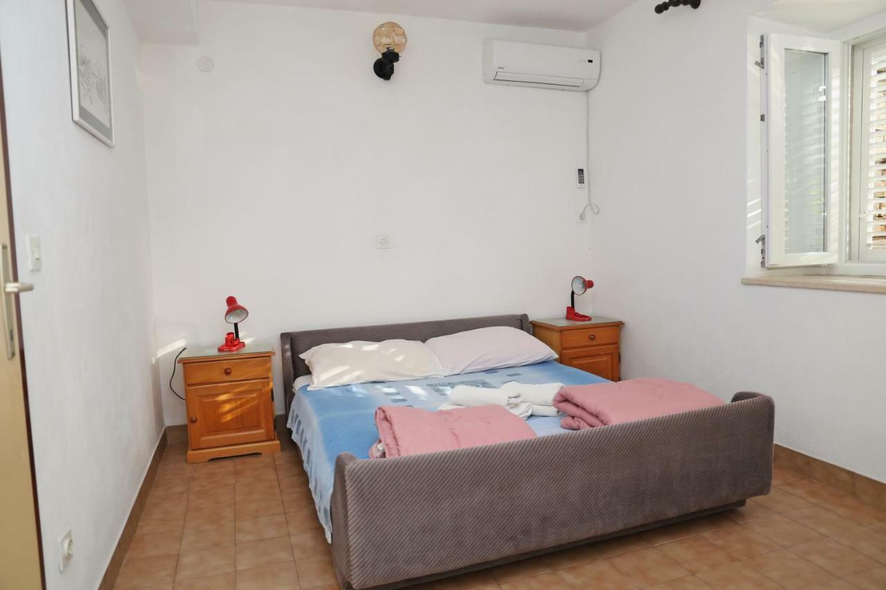 Apartments Katica Лумбарда Екстериор снимка