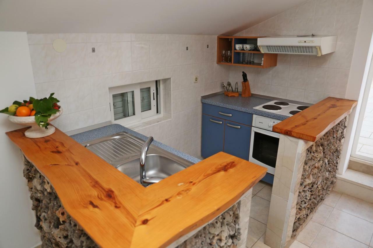 Apartments Katica Лумбарда Екстериор снимка