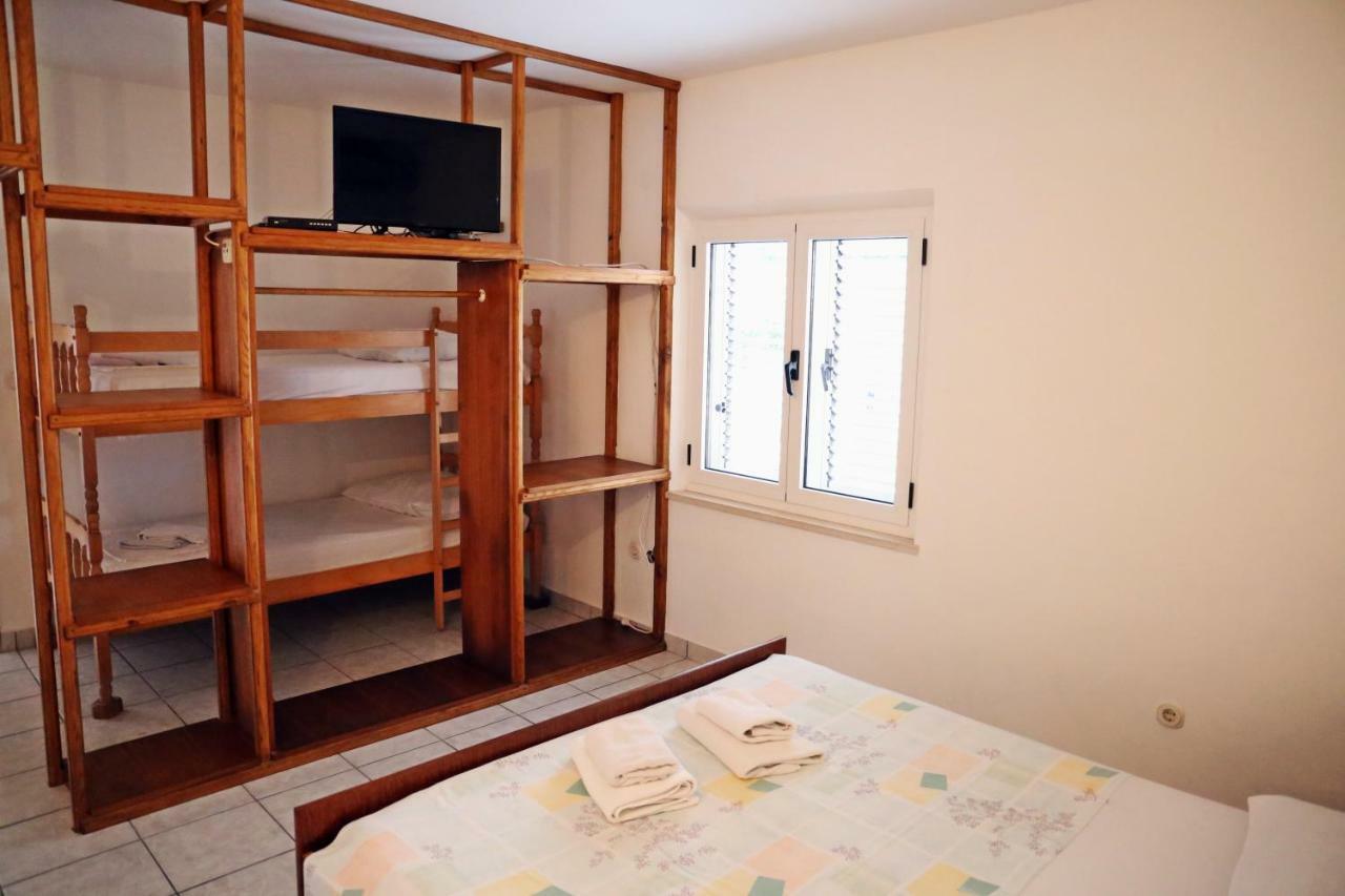 Apartments Katica Лумбарда Екстериор снимка