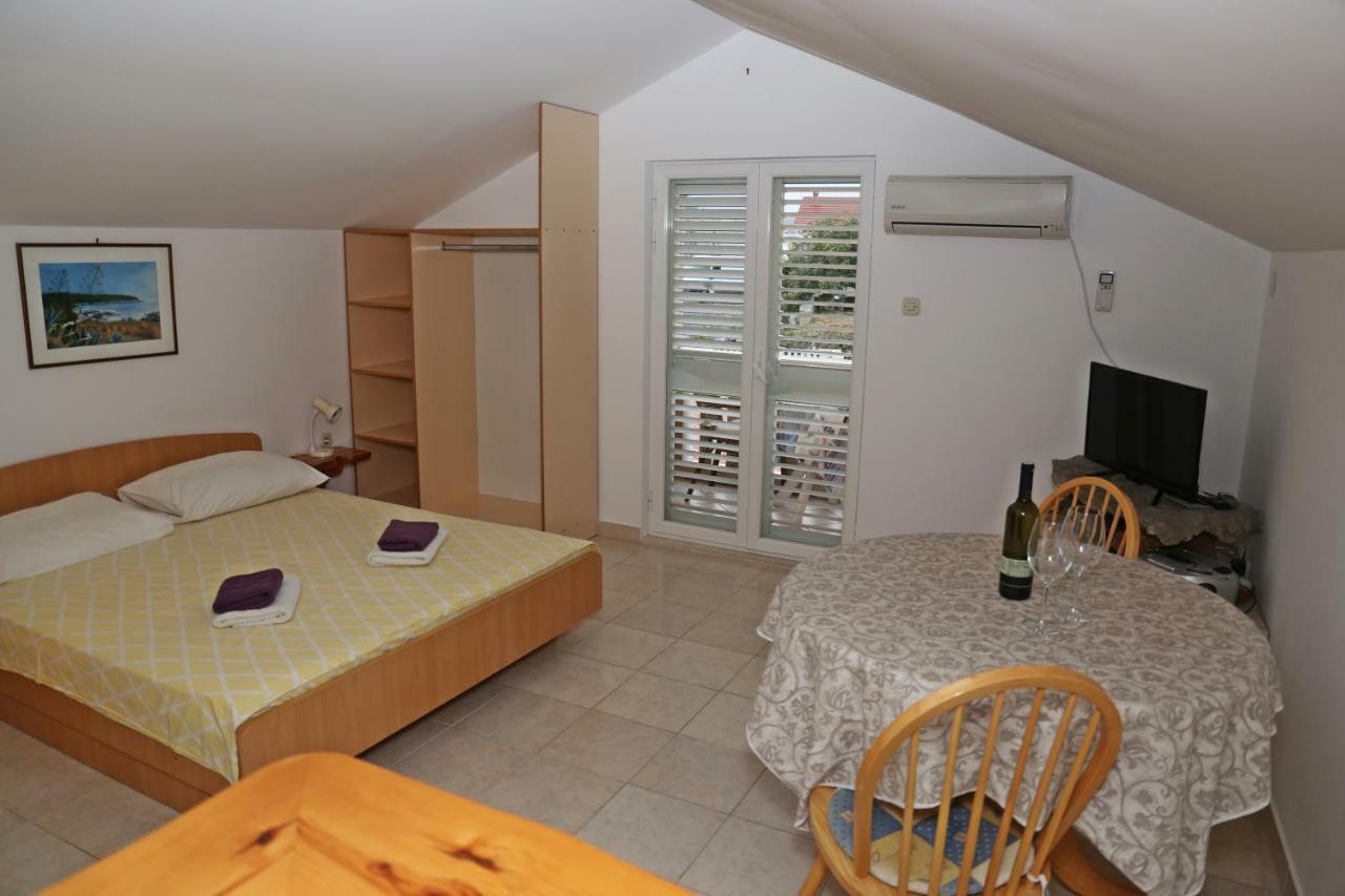 Apartments Katica Лумбарда Екстериор снимка