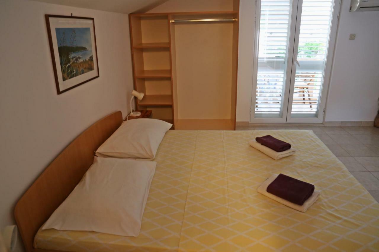 Apartments Katica Лумбарда Екстериор снимка
