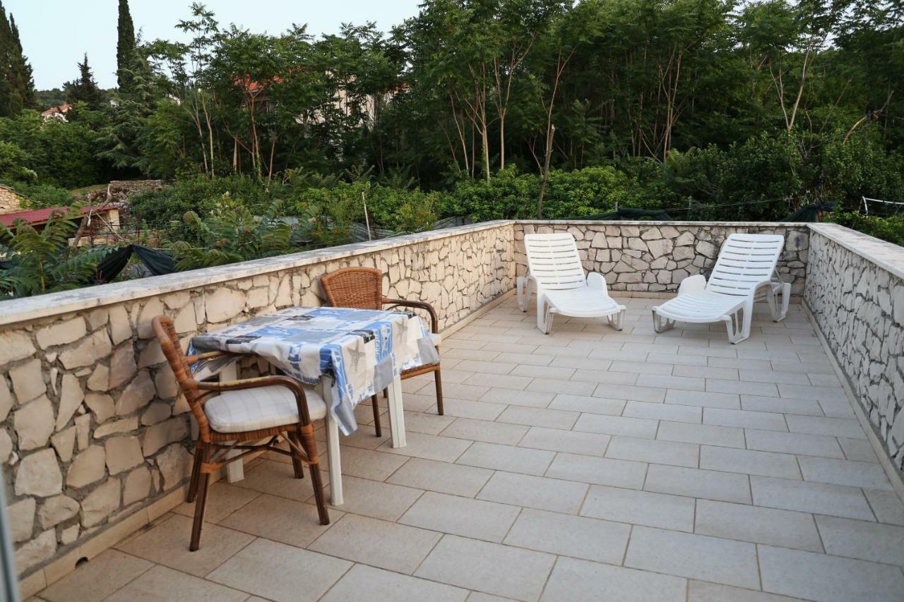 Apartments Katica Лумбарда Екстериор снимка