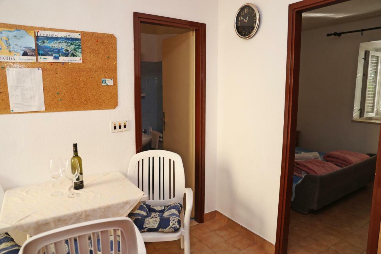Apartments Katica Лумбарда Екстериор снимка