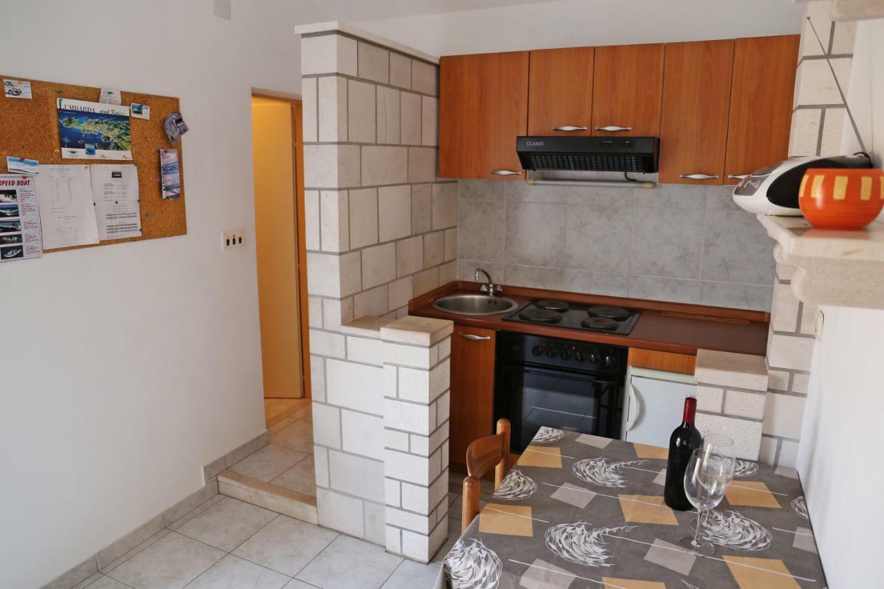 Apartments Katica Лумбарда Екстериор снимка
