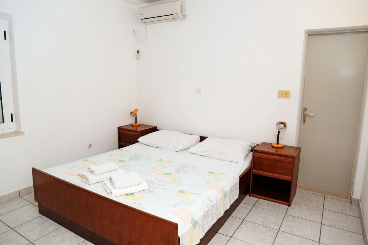 Apartments Katica Лумбарда Екстериор снимка