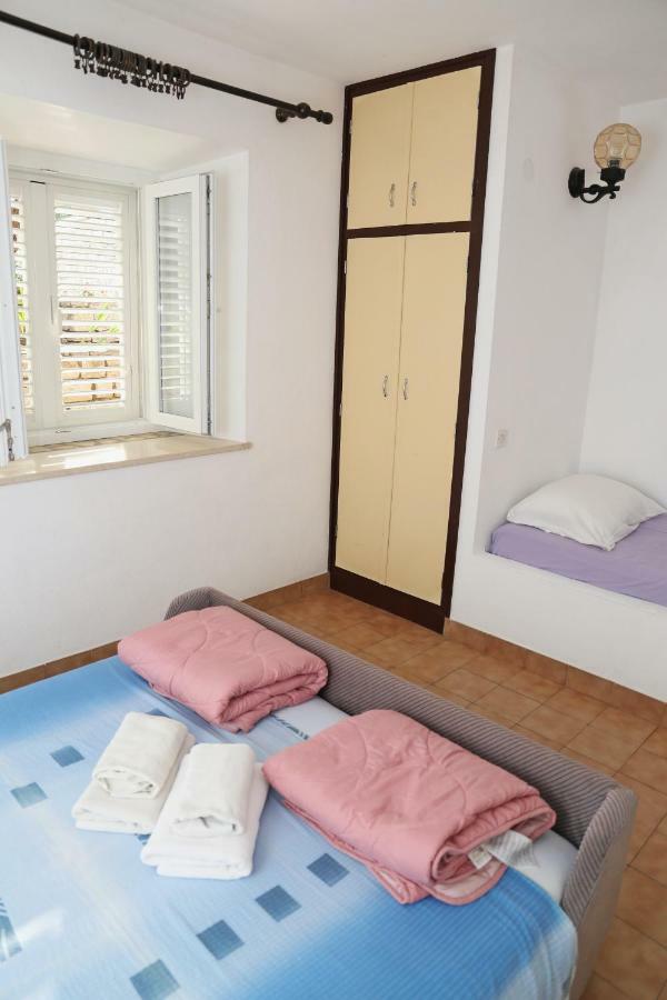 Apartments Katica Лумбарда Екстериор снимка